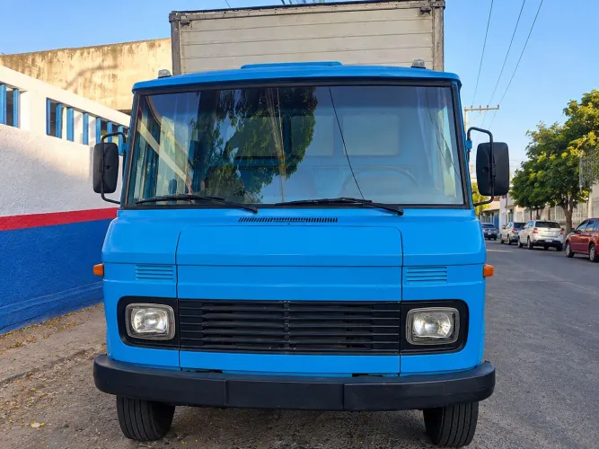 Caminhão Mercedes 608
