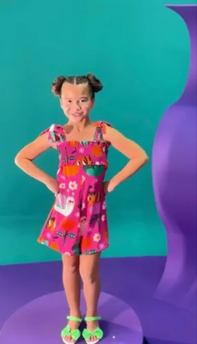 Moda infantil menina macacão e conjunto
