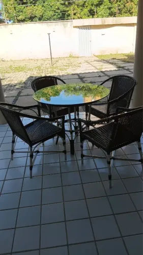 Conj. pra terraço com 4 cadeiras e mesa de vidro