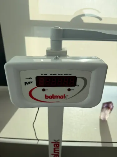 Balança Digital Bk-300fan Pesar E Medir Pessoas 300kg Balmak Cor Branco