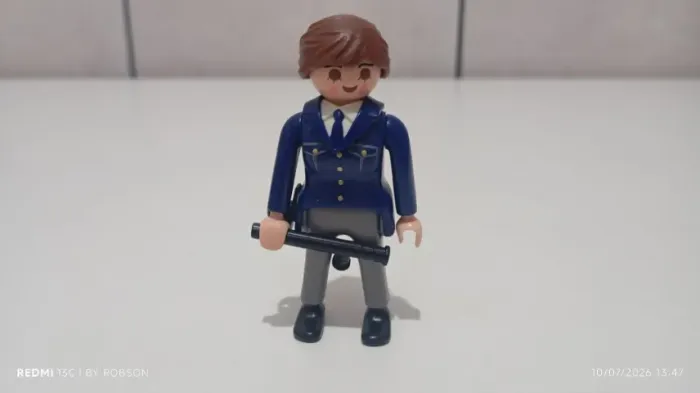 Playmobil policial feminina