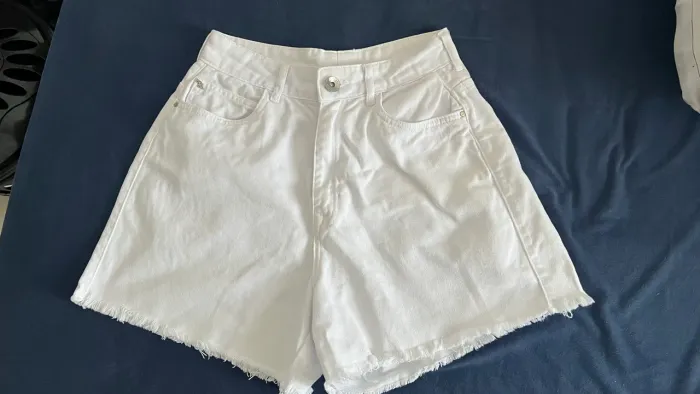Shorts branco lez a lez