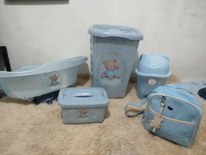Conjunto de plástico todos novos e tudo por apenas 150 reais.