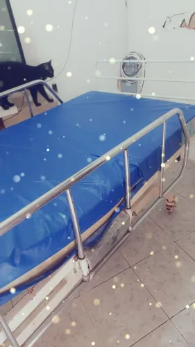 Cama ospitalar e colchão massagiador