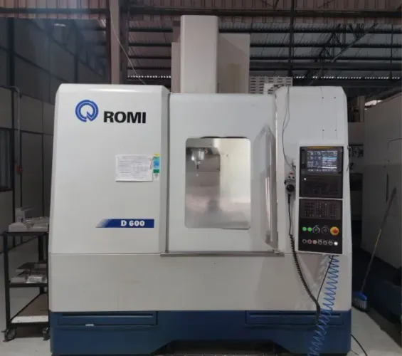 Centro de usinagem vertical ROMI D-600 semi-novo!