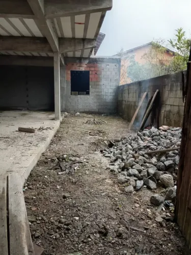 Vende se obra em andamento Lavras novas Mg 