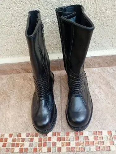 Bota motociclista/motoqueiro/couro legítimo número 40.