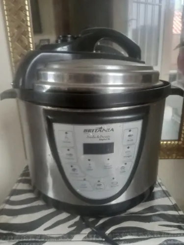 Panela elétrica Britânia 5L