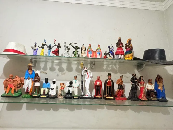 Vendo imagens religiosas sem nenhum defeito,vendendo apenas pois não tenho mais espaço.