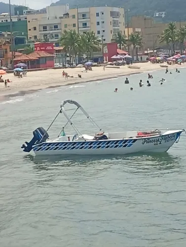 Barco tipo lancha 