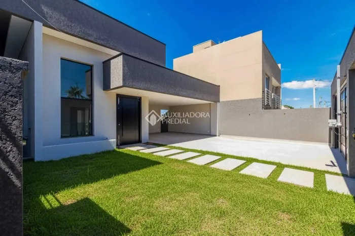 Residencia nova de 3 suítes com piscina no Boquereirão