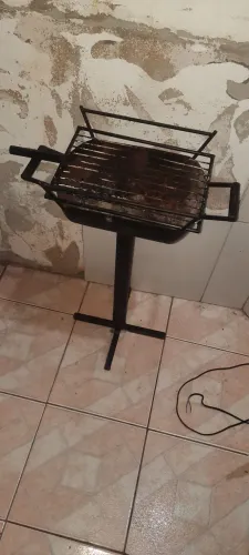 Churrasqueira compacta em bom estado de conservação