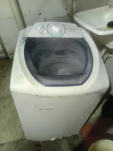 Máquina de lavar Electrolux pra retirar peças