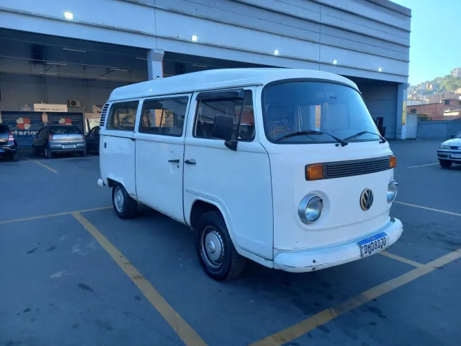 Volkswagen Kombi Lotação 1.6 MPI 2005