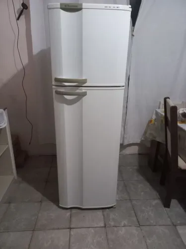 Vende-se geladeira Electrolux DF34 fros free