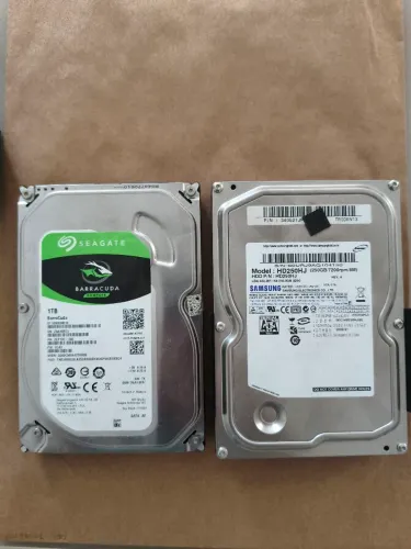 02 HDs SATA 1TB e 250GB
