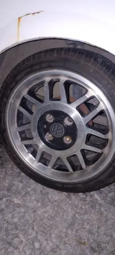 Jogo de roda Volkswagen aro 15 com 4 pneus zero 