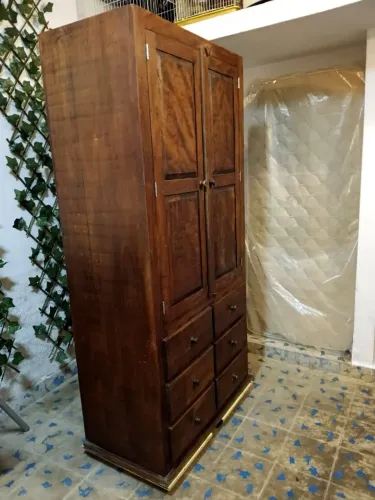 Armário de madeira rústica semi novo