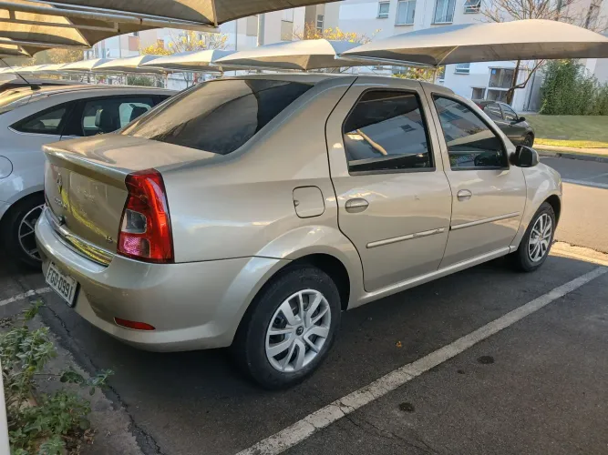 Renault Logan Expression Hi-flex 1.6 8V 4P 2013