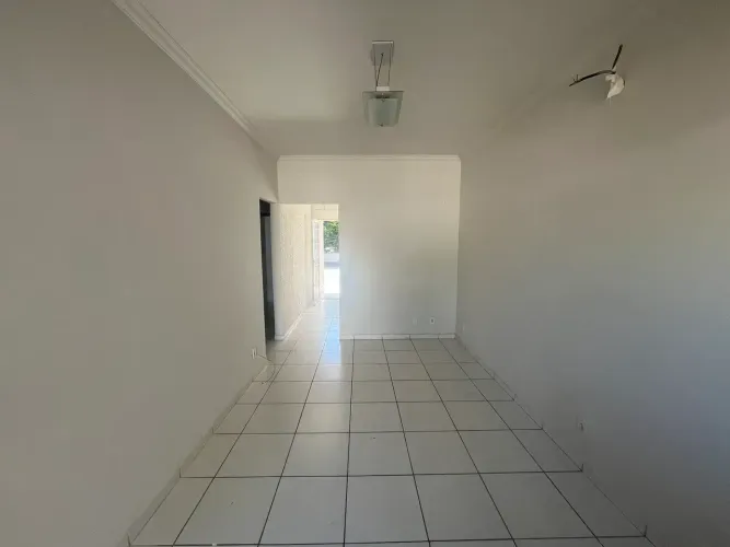 Casa 3/4 sendo uma suite no Santa Cruz