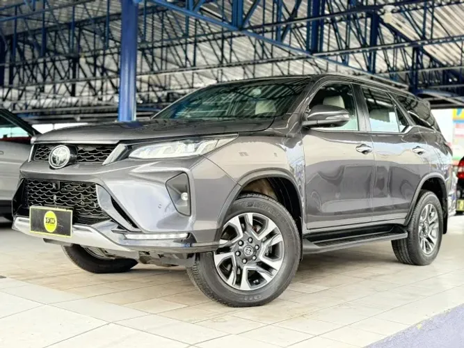 Toyota Hilux SW4 Diamond 2.8 TB 4X4 Die. Aut. 2023