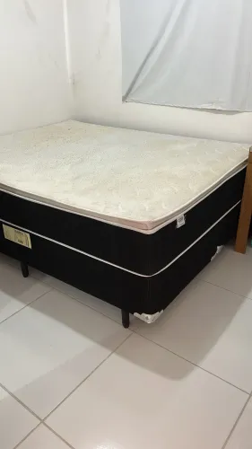 Cama box semi nova