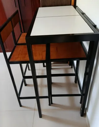 Vendo mesinha de ferro reforçada 