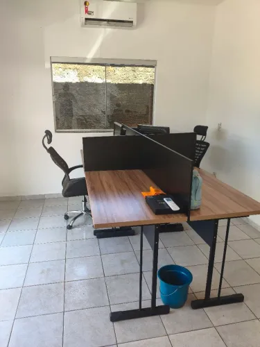 Mesas para escritório com divisórias