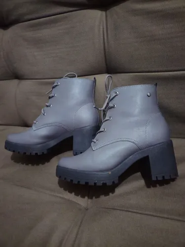 Bota Coturno 38 cano médio Cinza RAMARIM em PERFEITO ESTADO!