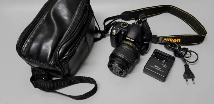 Nikon D3000 Impecável + Lente 18-55mm VR + Bolsa e Acessórios