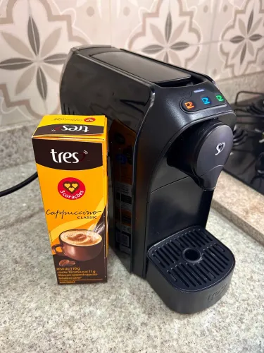 Cafeteria Três Corações pouco usada