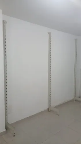 Conjunto de gôndolas e prateleiras para loja