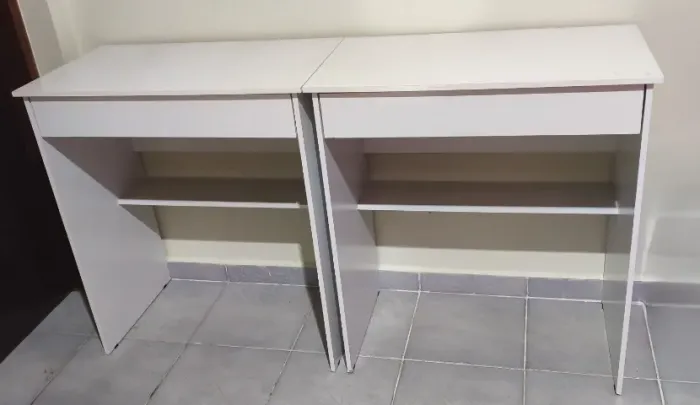 Escrivaninha Pequena com gaveta
