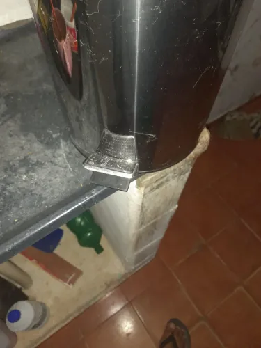 Lixeira de inox novamente pedal com cesto dentro nunca usada vendo ligeiro