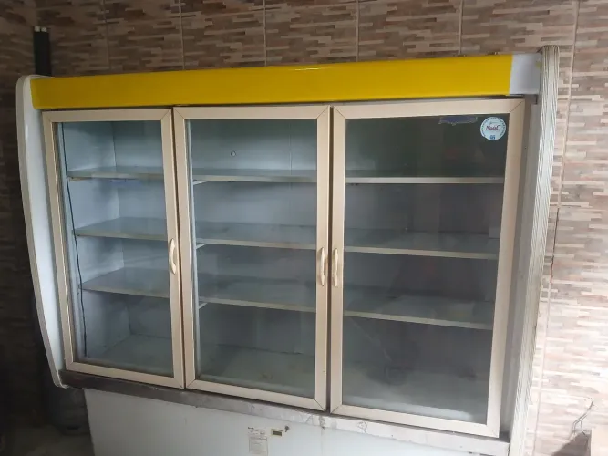Geladeira expositora 3 portas em ótimo estado