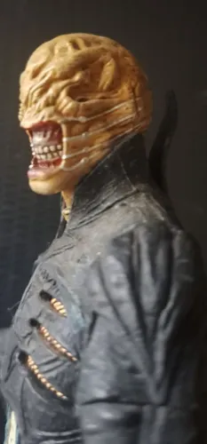 Figura Cenóbita Chatterer Hellraiser Clive Barker NECA 