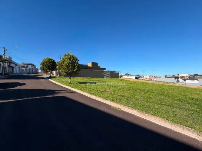 Terreno à venda, 318 m² por R$ 225.000 - Villas Paraíso - Botucatu/SP