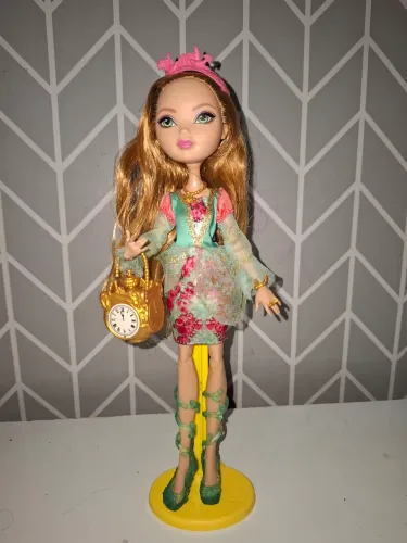 Boneca Ever After High Ashlynn Ella Básica