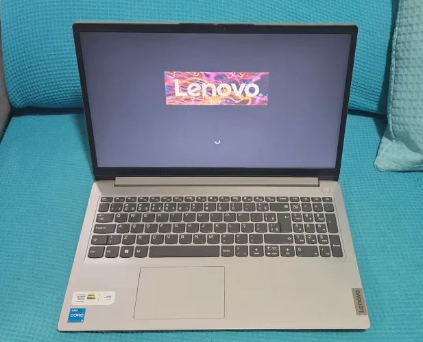 NoteBook Lenovo i3 1215U + 12GB ddr4 + SSD 240GB