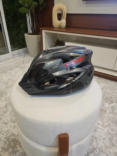 Capacete de ciclismo.