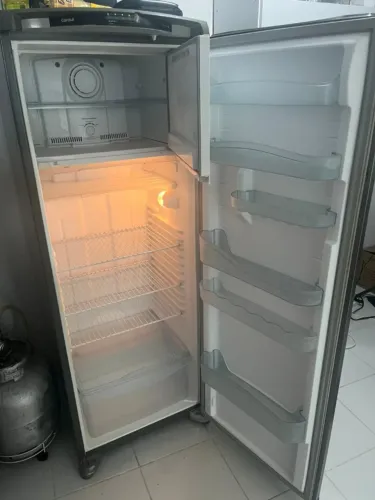 Geladeira Consul frost free, 1 porta, inox, 300 litros