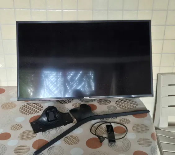 Vendo Smart TV Samsung KU6000, com defeito no display!