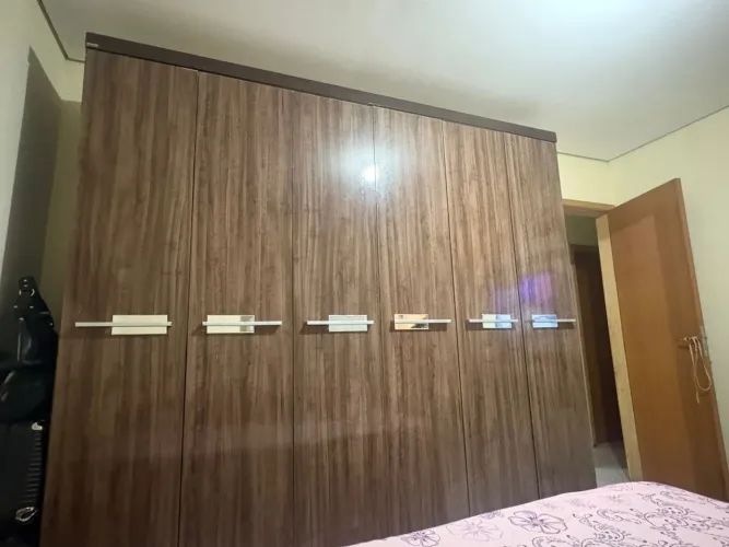 Guarda roupa de 6 portas 