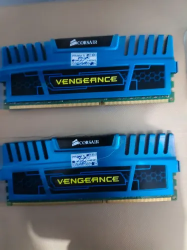 Vendo 4 memória RAM DDR3 4GB cada.