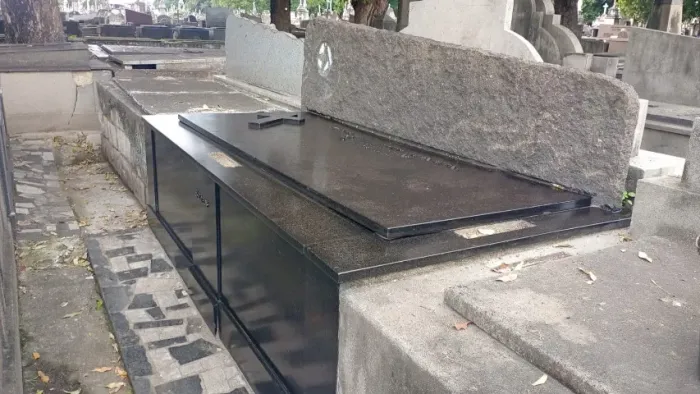 VENDO TUMULO  CAJU  GRANITO PRETO IMPERMEABILIZADO 4 GAVETA PREÇO COMBINAR *