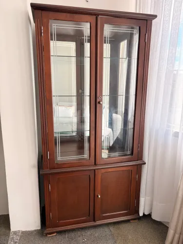 Cristaleira em Imbuia