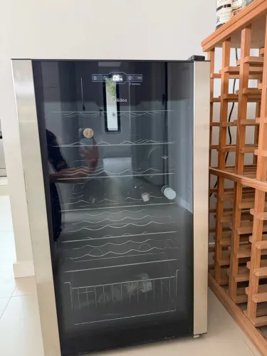 Vendo Adega climatizada Midea