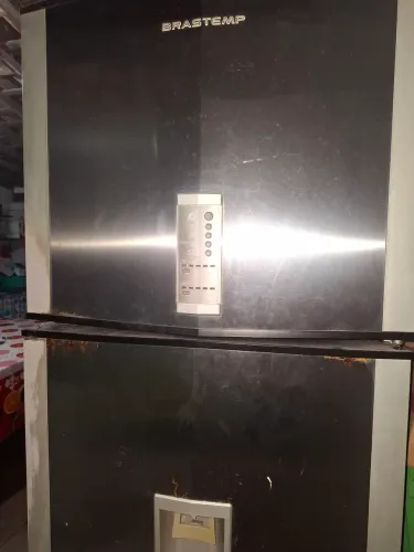 Geladeira Brastemp para retirada de peças
