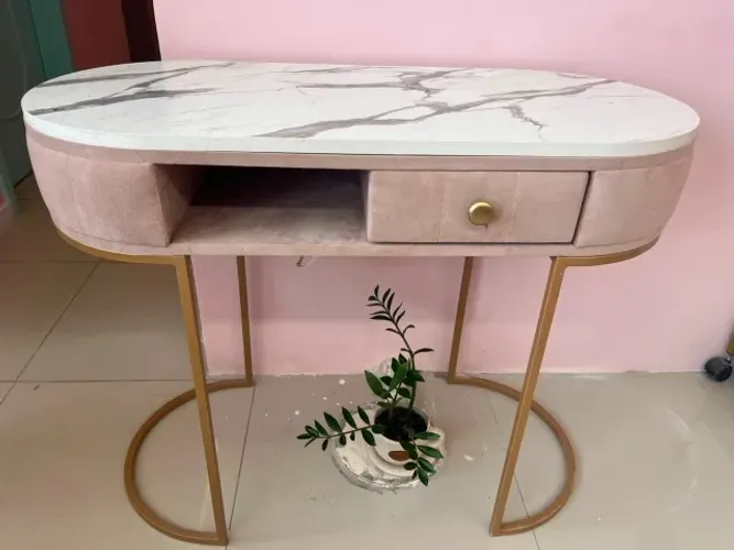 Mesa / Escrivaninha Rosa com Dourado - R$700,00