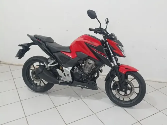CB 300Twister Abs! Ano 2023! Linda Moto! Financiamos e Aceitamso trocas!